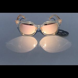 Quay Australia Harper Cat eye Gold/pink sunglasses.